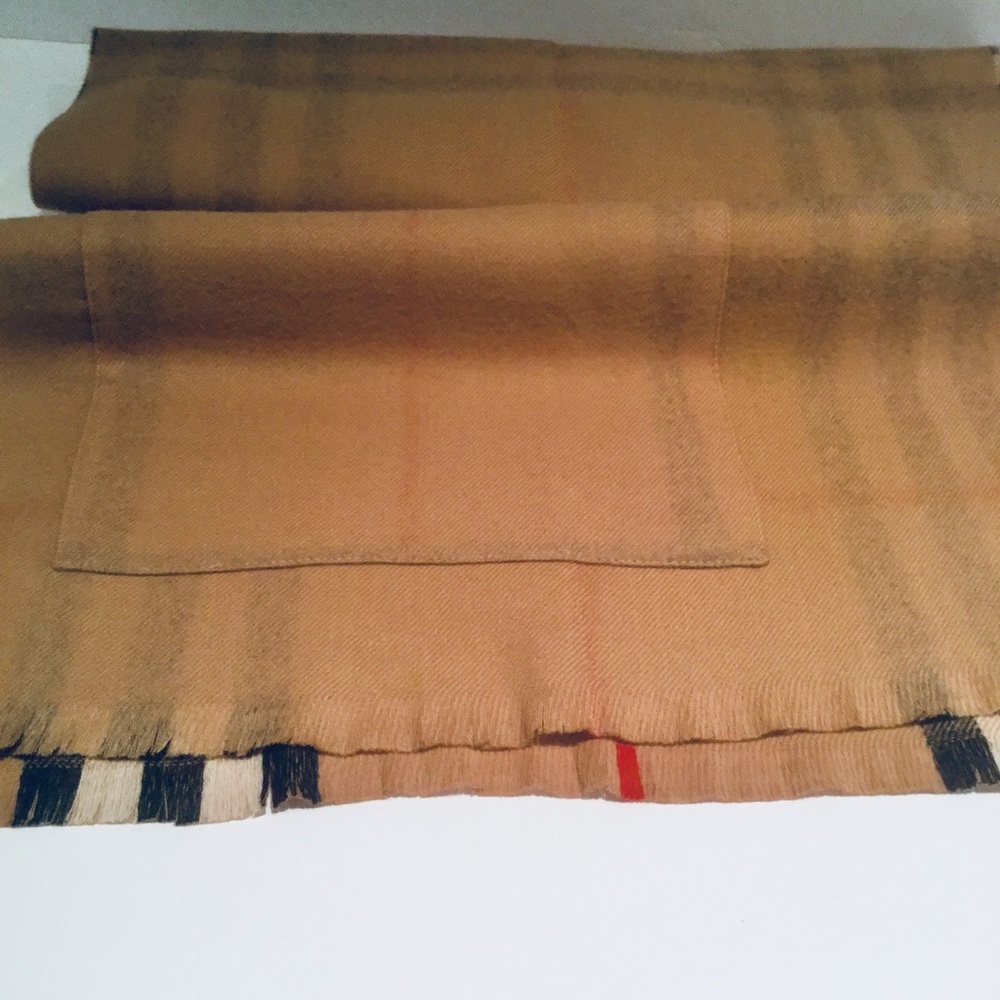 BURBERRY ST. HELEN REVERSIBLE POCKET STOLE/ SCARF. - Picture 5 of 10
